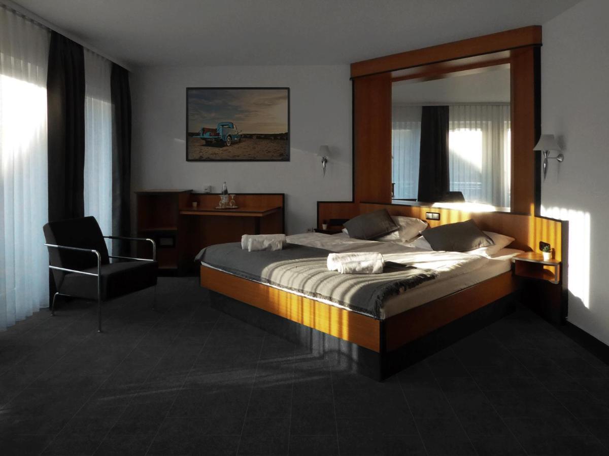 Hotel Am Malerwinkel 韦特海姆 外观 照片